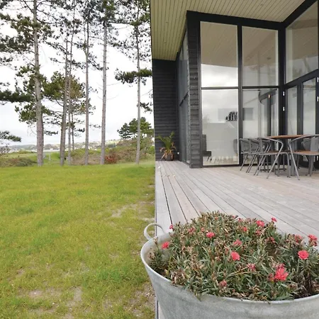 Three-bedroom In Feriehus