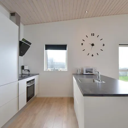 Three-bedroom In Feriehus *